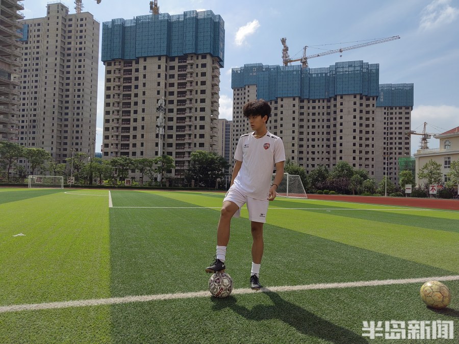新闻周刊丨“踢”进象牙塔，升学新捷径？足球考试真不简单，伯乐的孩子也闹悬