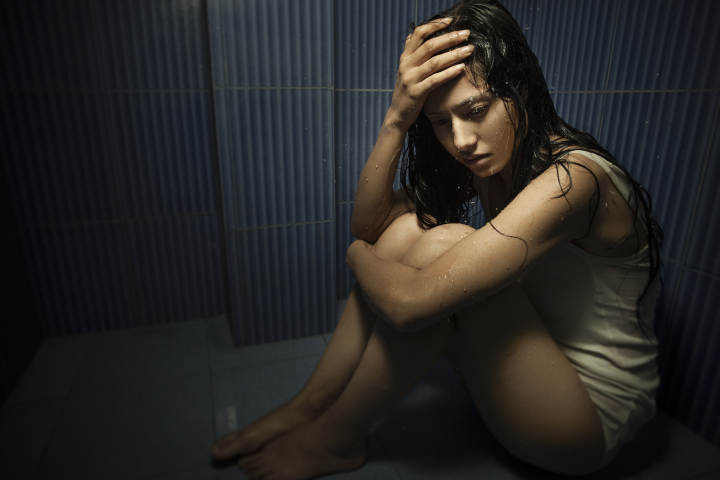 右腿比左腿整整粗一圈！爱穿*袜丝**的她遭遇罕见致病菌，差点连话都不会说