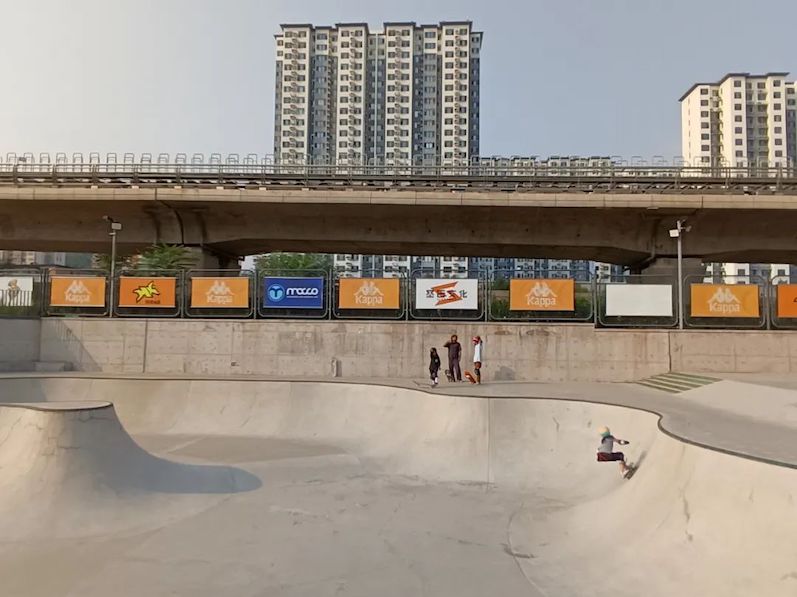 冬奥光环下的首钢园，从打卡点到目的地｜体育·新城市