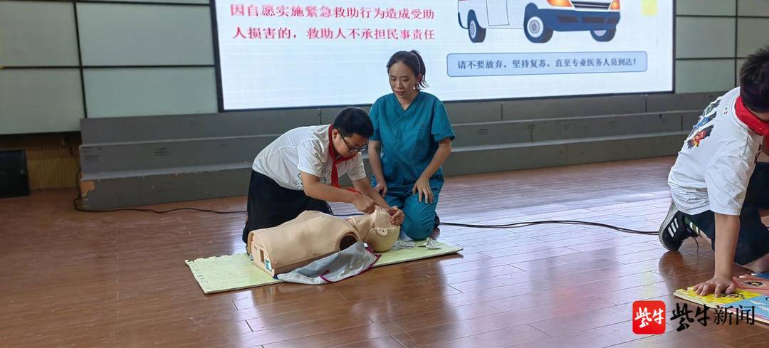 危急关头他镇住了所有大人11岁镇江小学生“教科书式”急救中暑老人