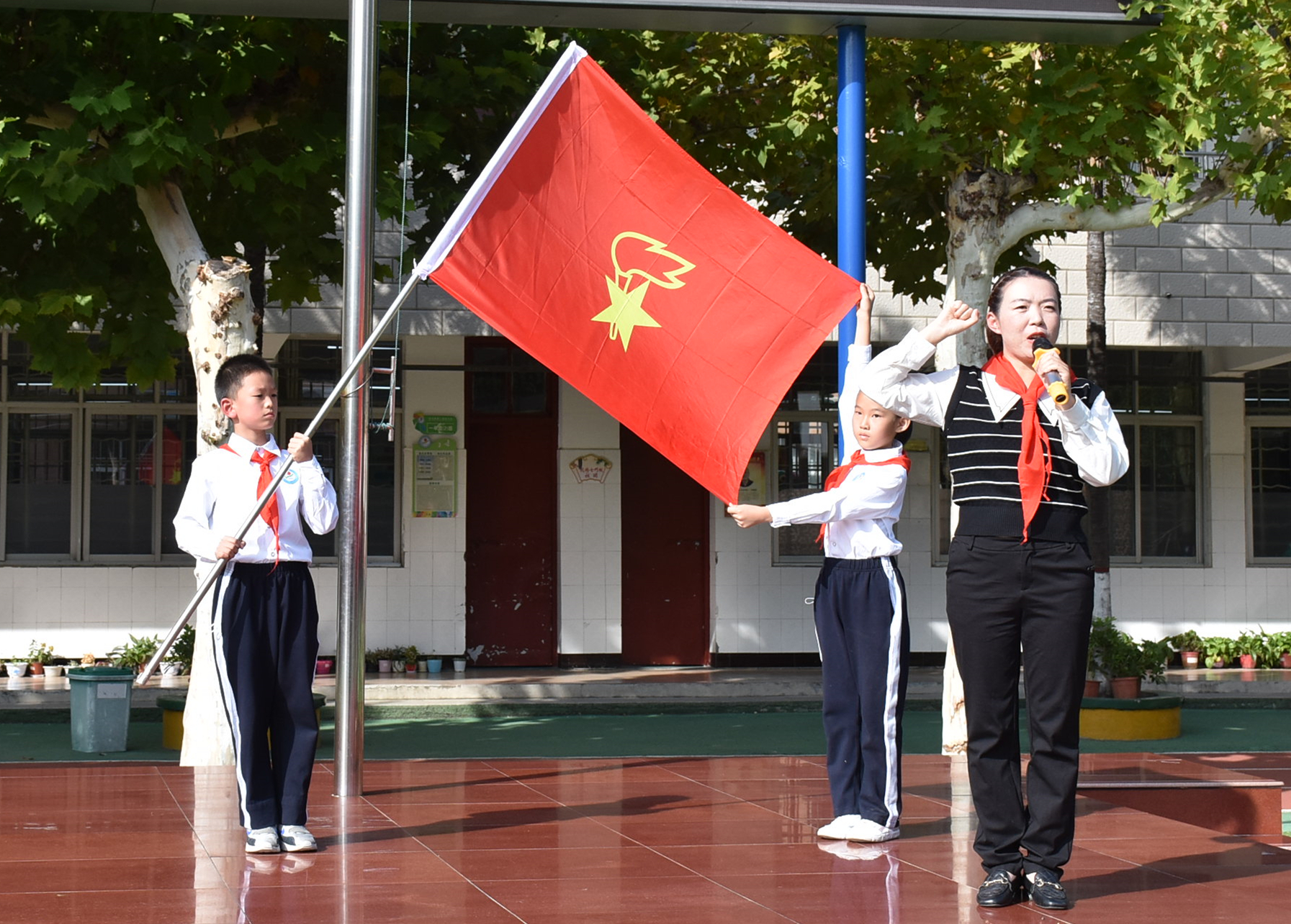 喜迎二十大童心永向党视频,驻马店第二十七小学入队仪式