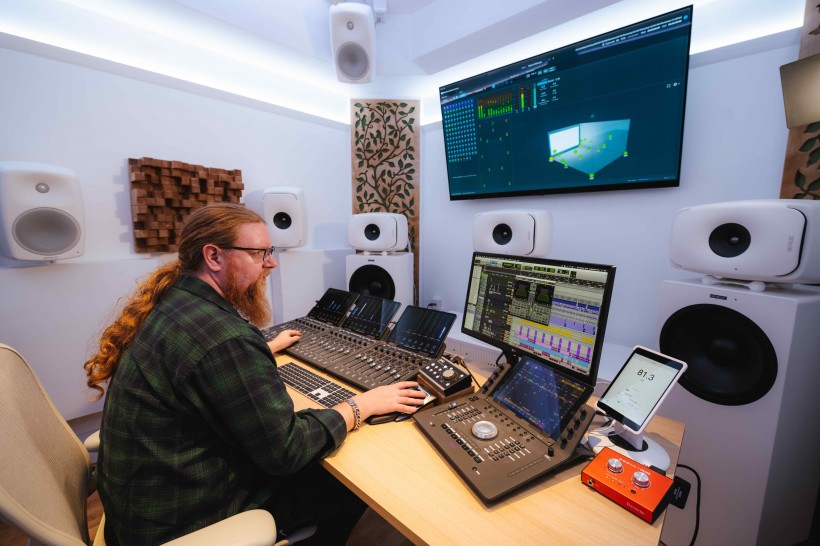 GENELEC 真力访谈：两位现场音响师，在没有演出的日子是怎么工(huā)作(qián)的？