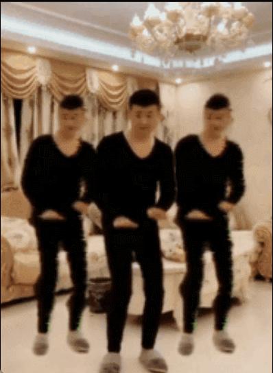 在星际穿越的玉米地摇花手,成了新的互联网荒诞艺术