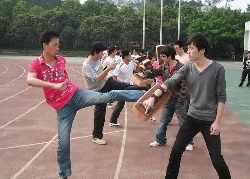 体育运动学校赛艇训练,体育课游泳项目