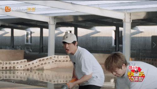 人是越来越红了，精神越来越不“正常”？