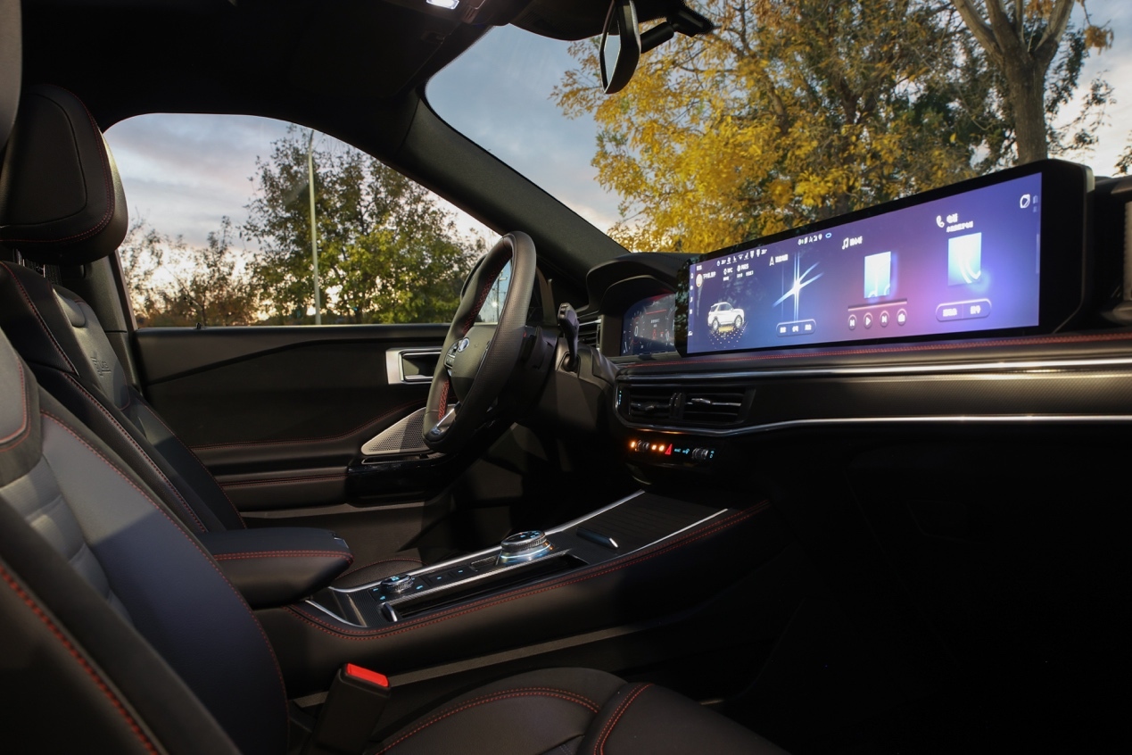 大型高性能旗舰suv福特探险者,深度试驾新款福特探险者