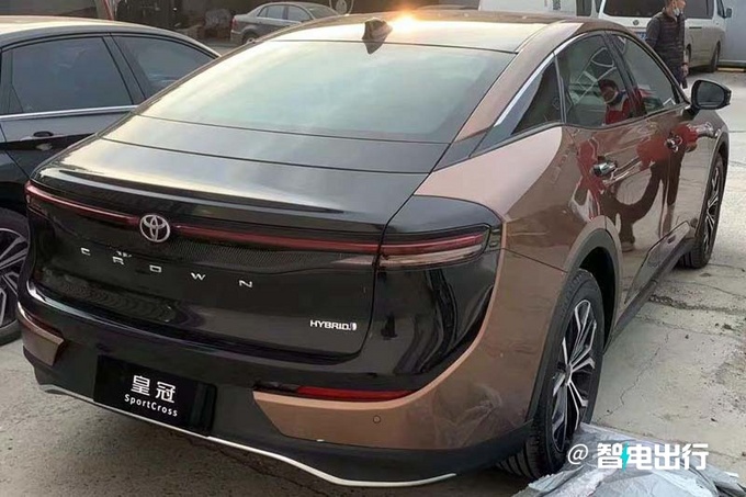 丰田全新皇冠国内实车曝光,日本丰田2020款皇冠轿车