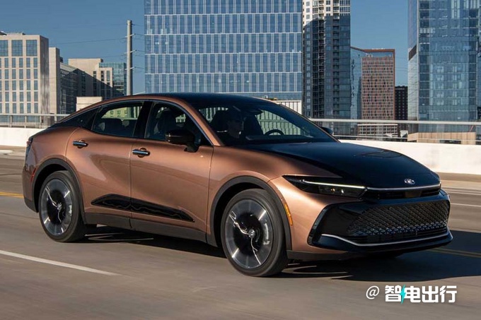 丰田全新皇冠国内实车曝光,日本丰田2020款皇冠轿车