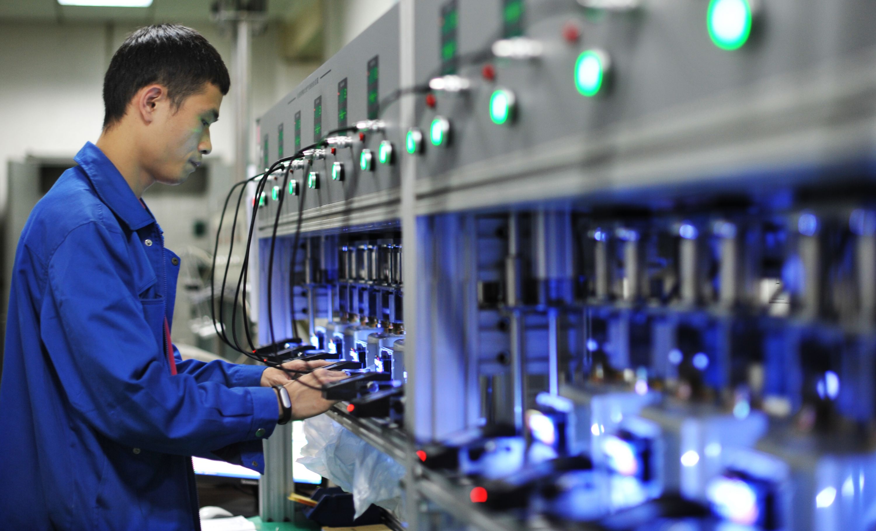 以科技创新助力新旧动能转换,以科技创新催生新发展动能途径