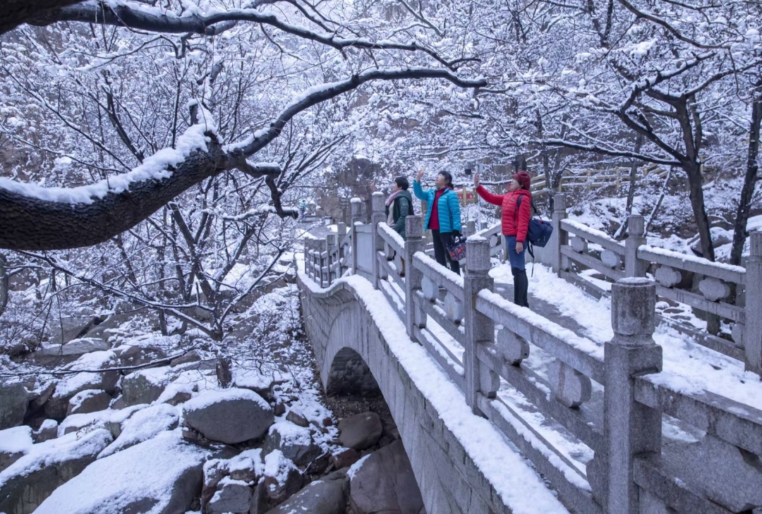 今日小雪寒意渐浓注意保暖,今日小雪天地初寒岁月安暖
