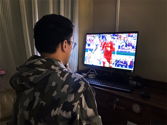 看球一时爽，眼睛很受伤！爱尔专家提醒球迷朋友：谨防干眼找上门