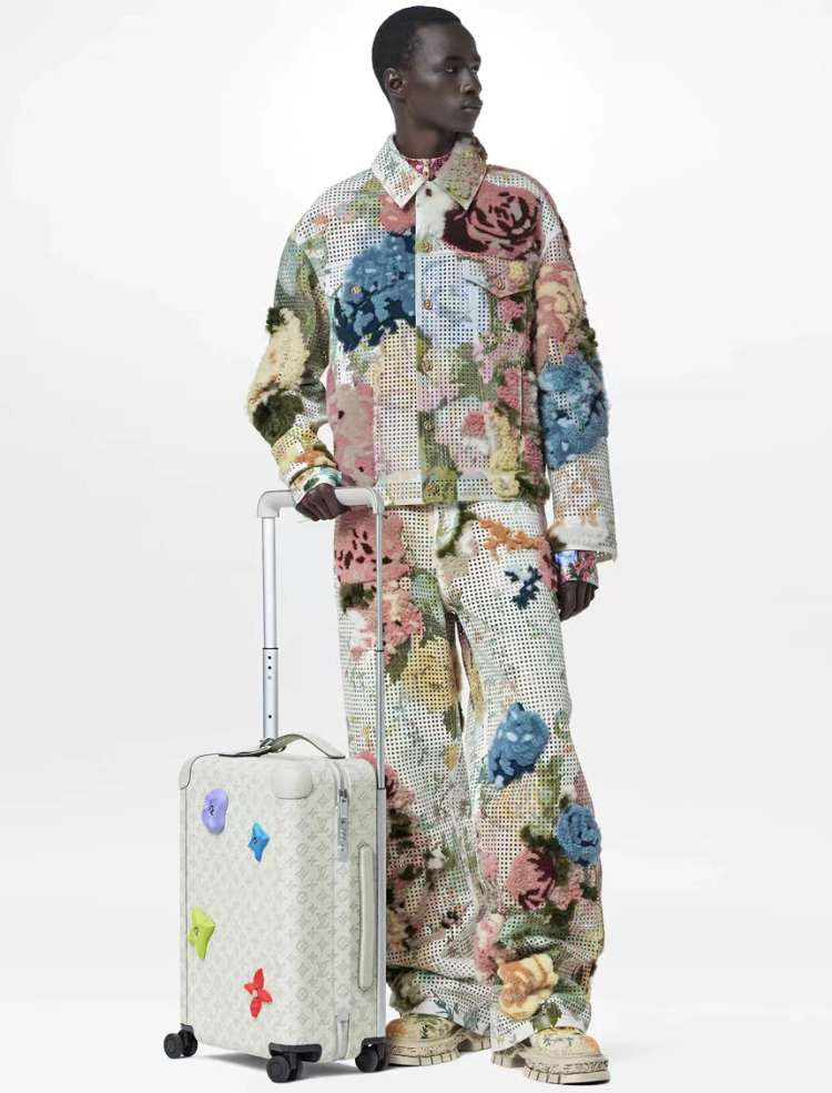 男生lv旅行包应该装一些什么东西,lv行李箱与行李包哪个更实用