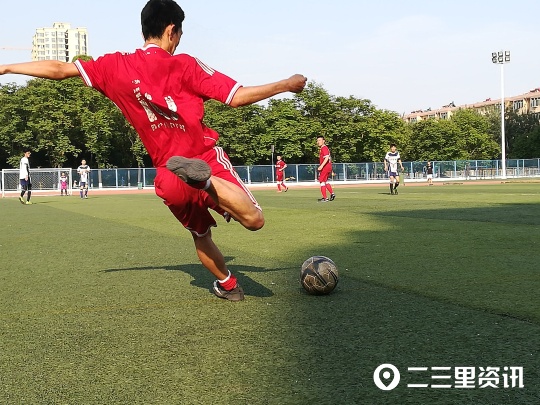 绿茵场上追风少年,绿茵场上的追风少年神采飞扬