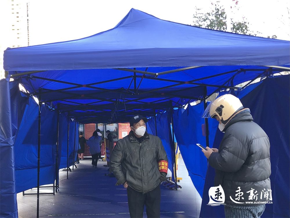 核酸检测采样点暖心“升级”筑起疫情防控“温情堡垒”