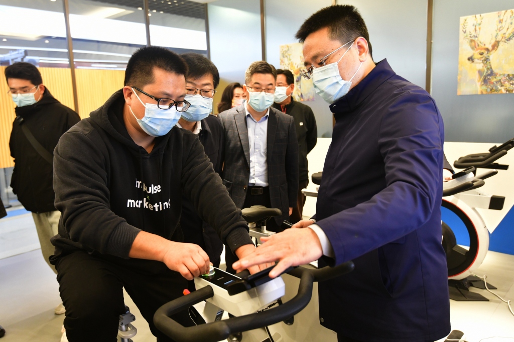 探秘健康中国梦：青岛市委宣传部组织驻青及岛城媒体到英派斯参观考察