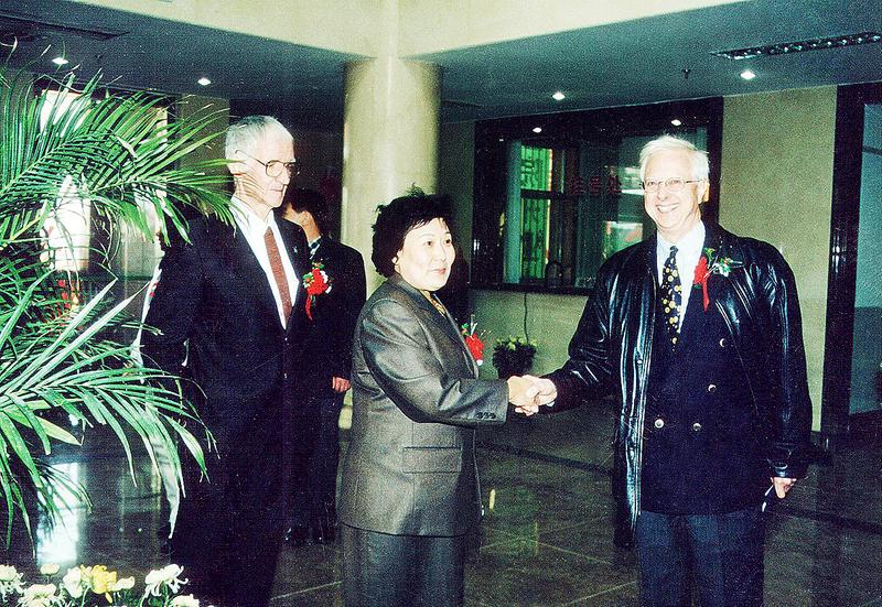 【*会两**特刊】从山东滨州走向全球120个国家和地区华海白癜风医院“黑白同治”新技术创誉中外