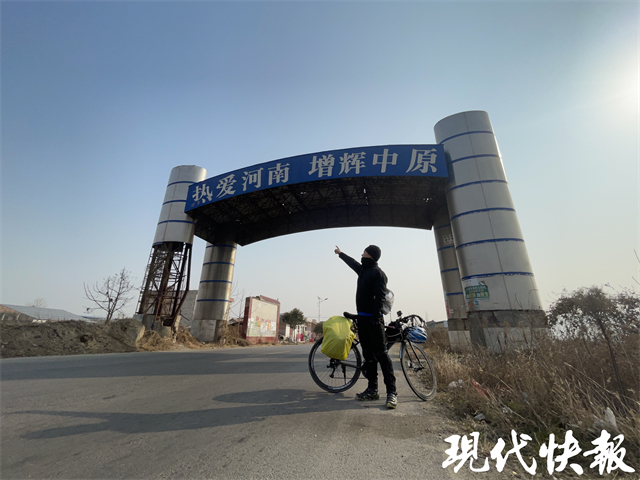 走过最长的路是春运的回家之路,春运的旅途更是温情的归程