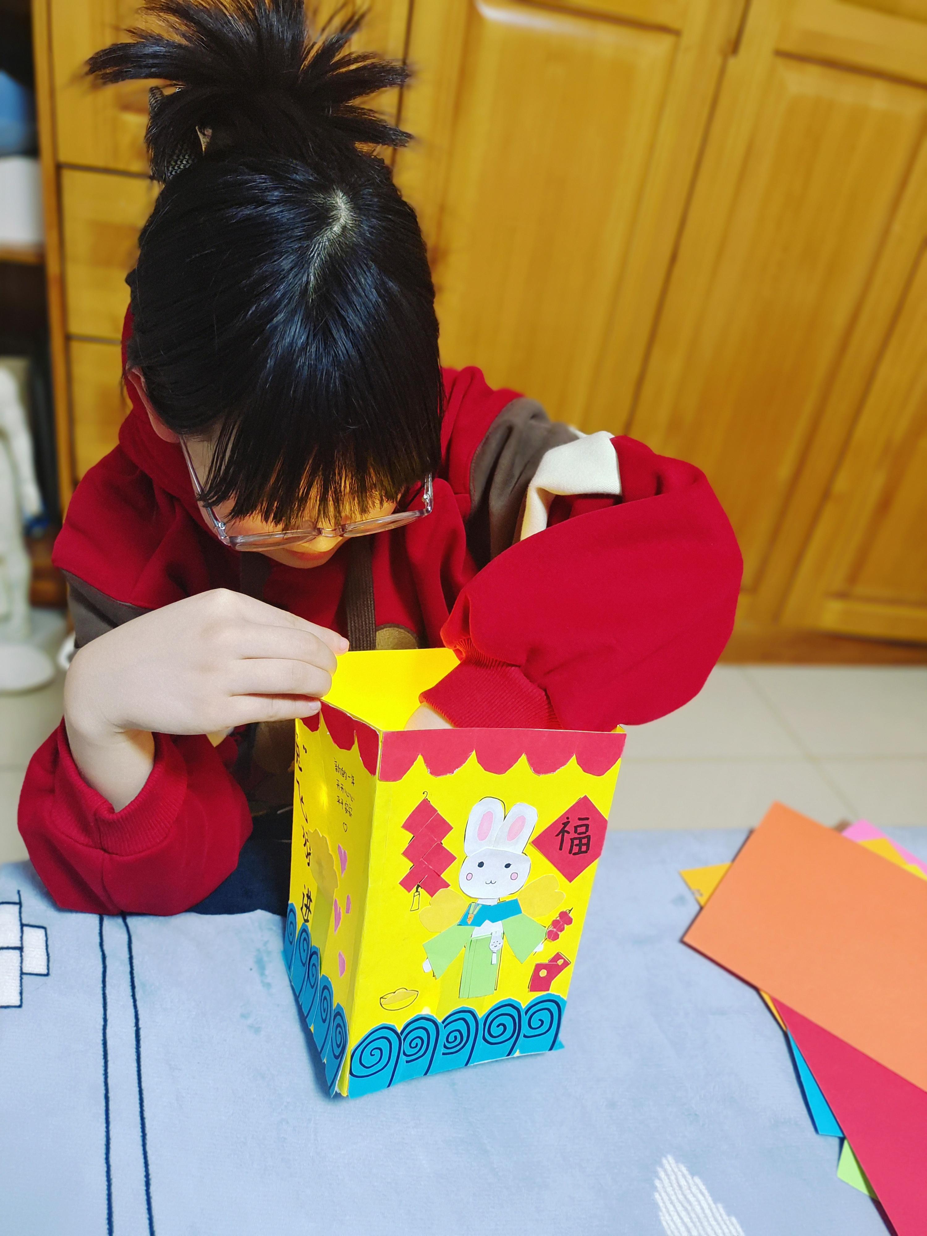 小学生做灯笼一等奖又简单又好看,一等奖最漂亮手工灯笼小学生