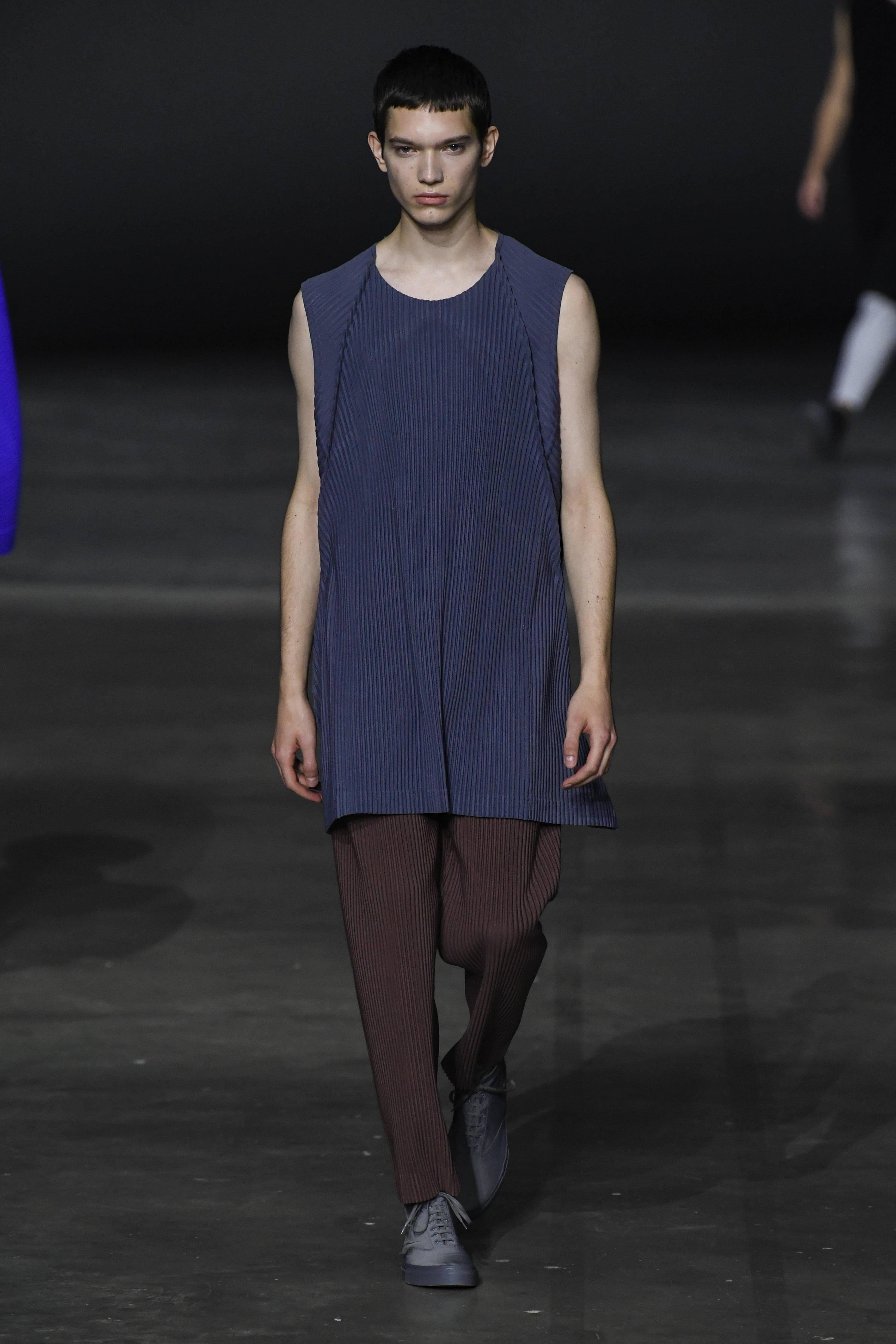 巴黎时装周2023男装秀场,2022夏季流行男装时装秀