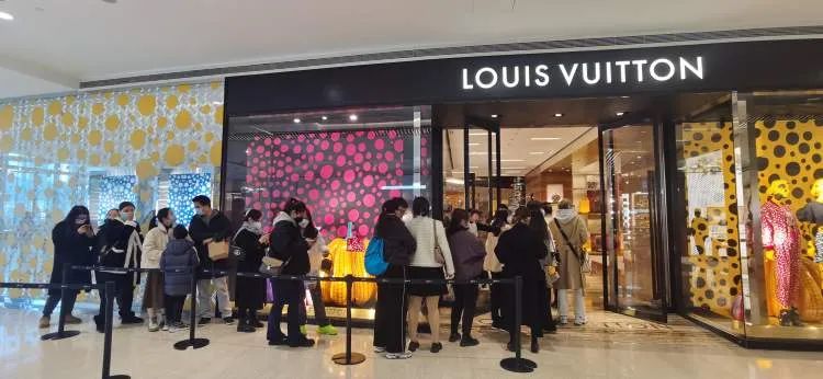 涨价的奢侈品,大排长龙奢侈品