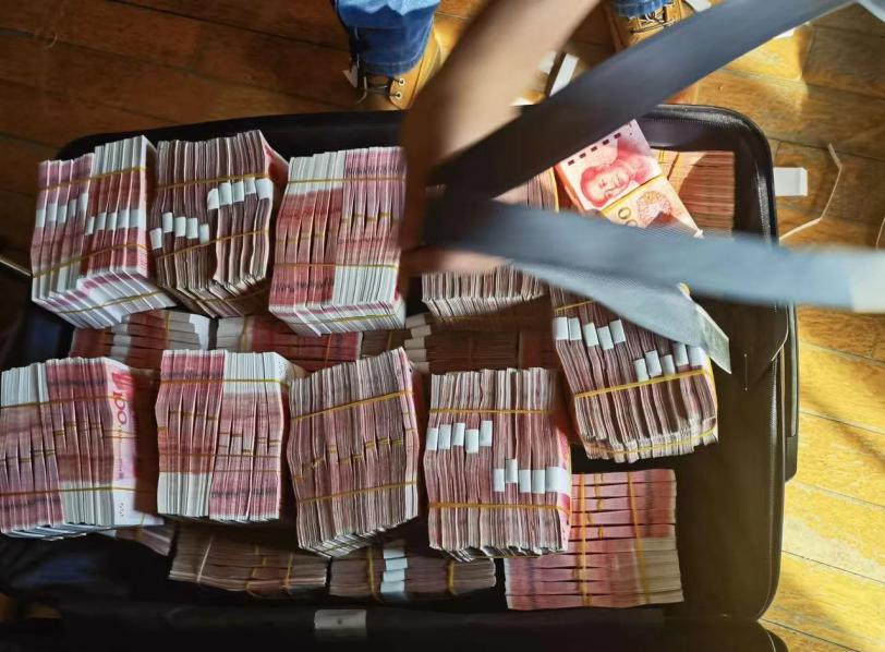 男子花4000多万买了200多斤的黄金,男子花40万买黄金后续