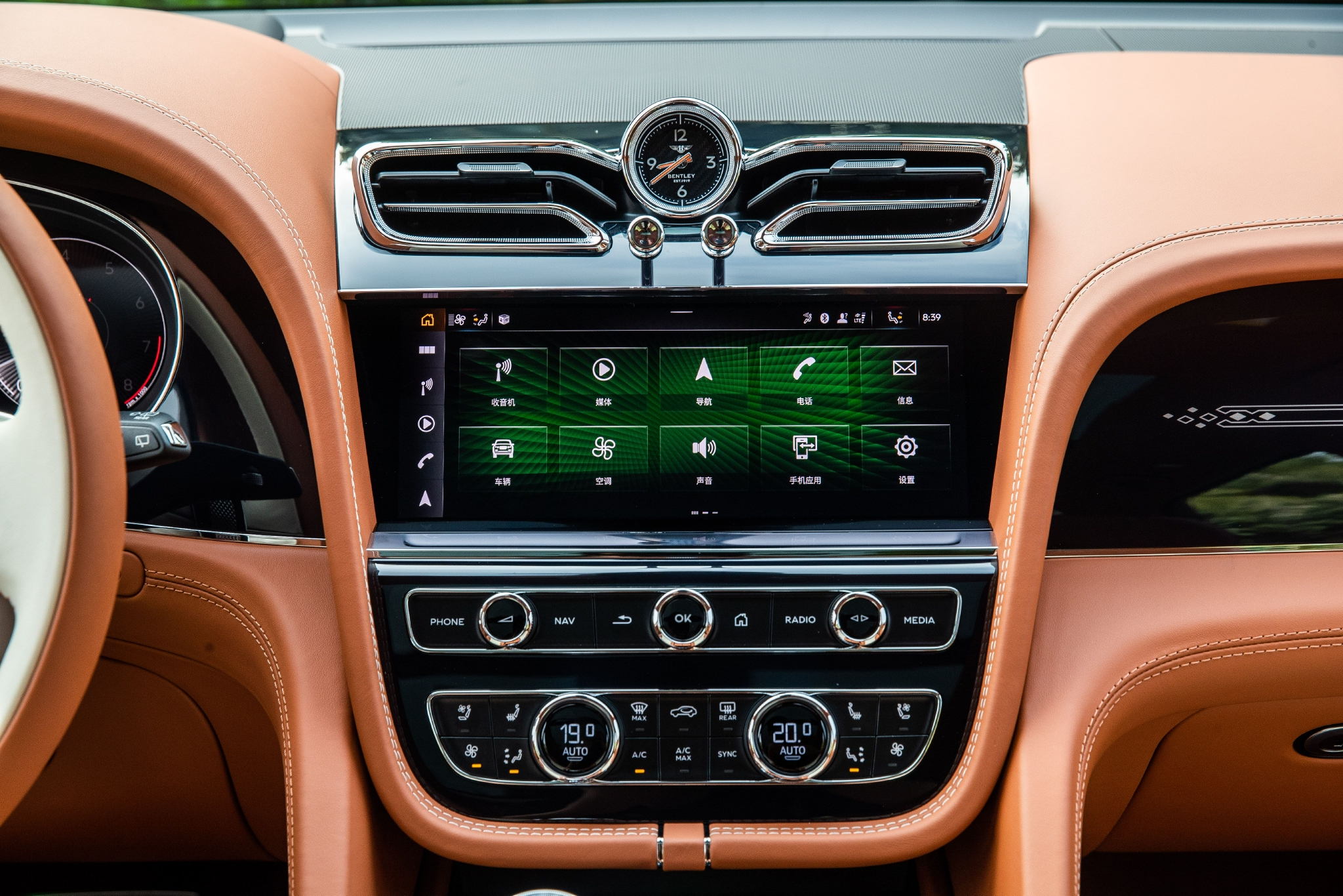 宾利添越bentaygaspeed,2023款宾利添越4.0黑武士落地价