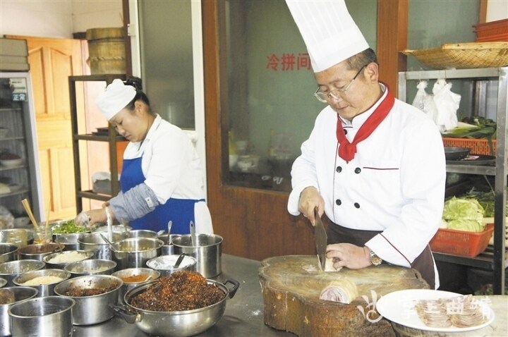 会泽猪八碗农家菜,云南会泽美食羊八碗