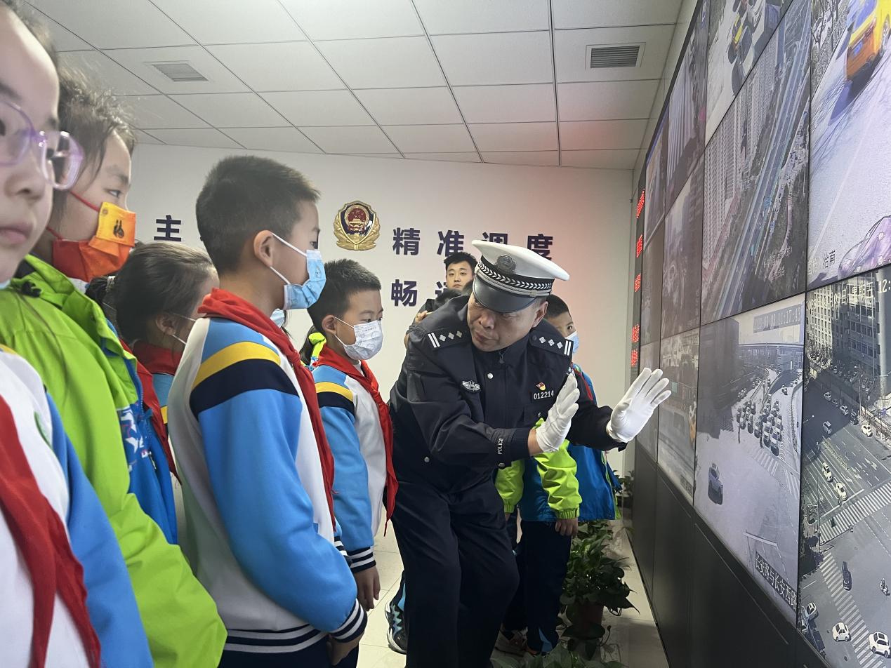 警营开放日走进校园,警营开放日迎来小学生