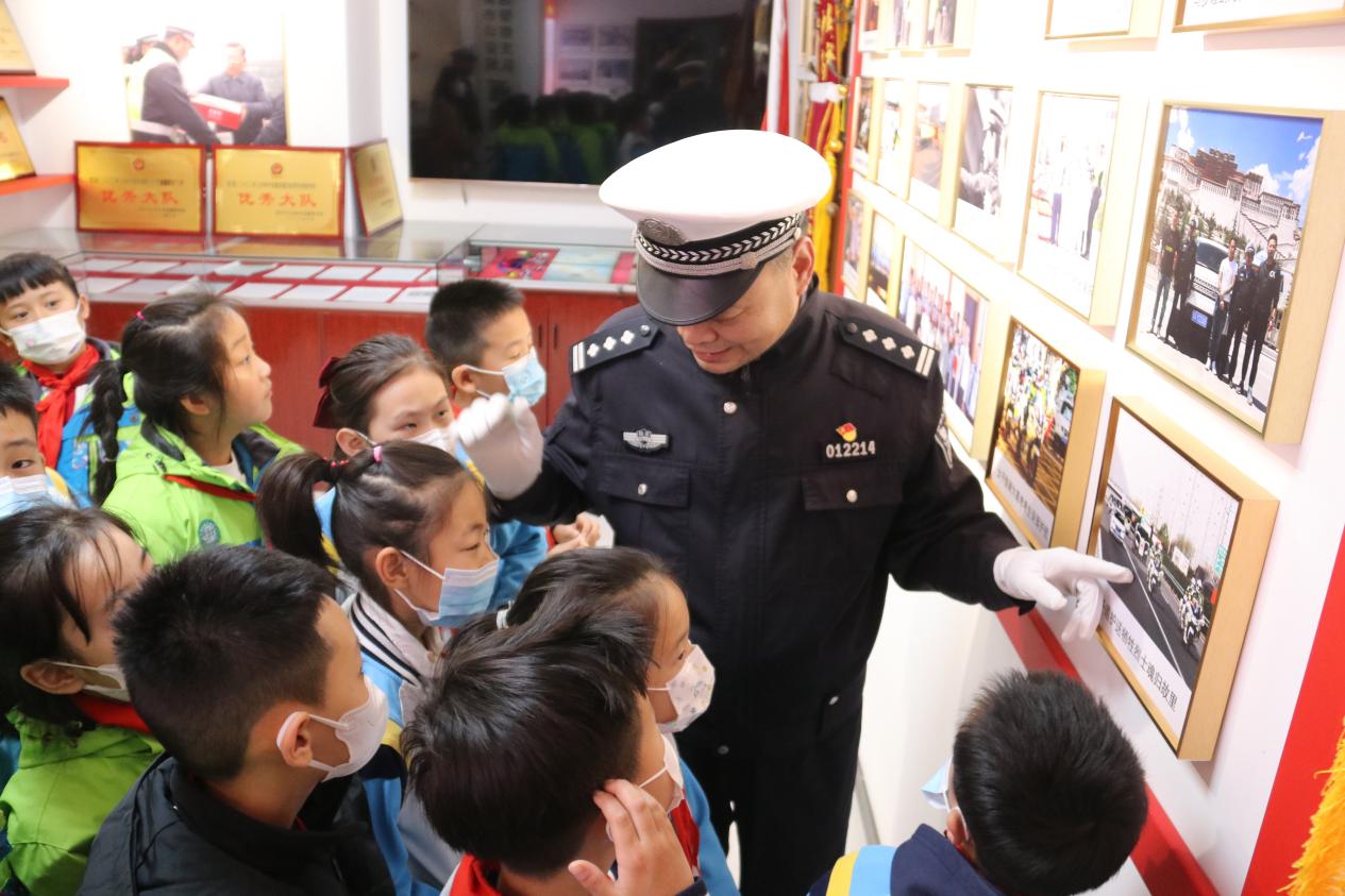 警营开放日走进校园,警营开放日迎来小学生