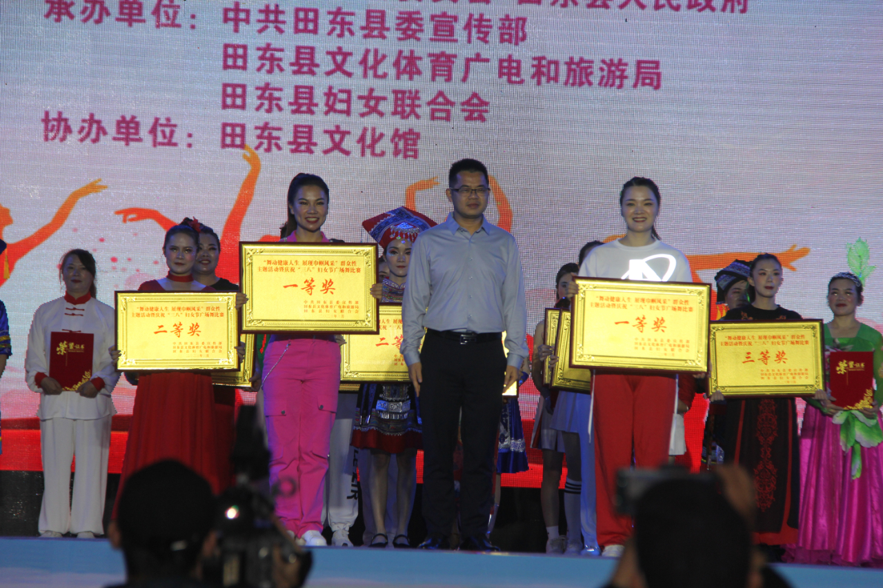 庆祝三八妇女节的广场舞,闻喜县三八妇女节广场舞决赛