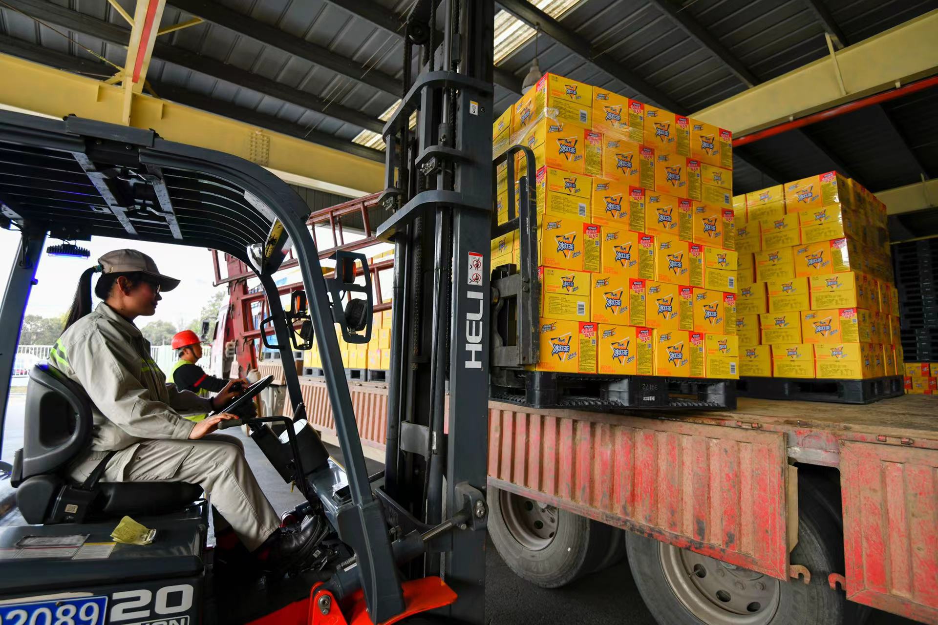 郑州康师傅老坛酸菜方便面,郑州康师傅是生产饮料还是方便面