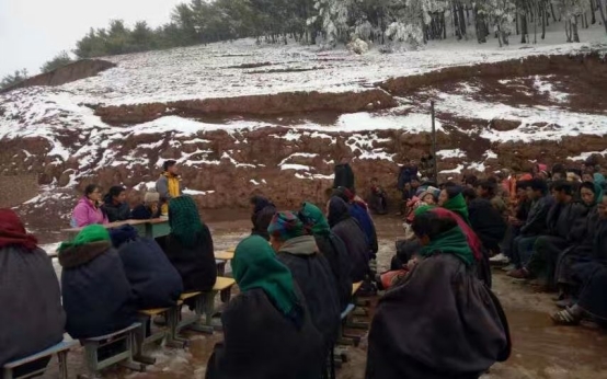 一座匪夷所思的球场和一位朴素的校长