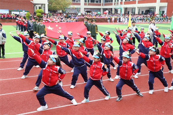 春季运动会总结和收获,运动会开幕式小学生快乐成长