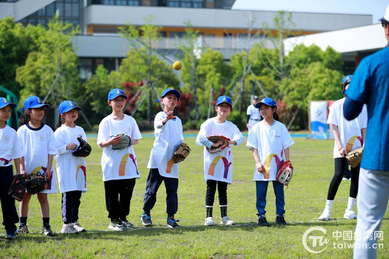 棒球传你我，两岸心连心——“浪花与海”亲子棒球体验营侧记