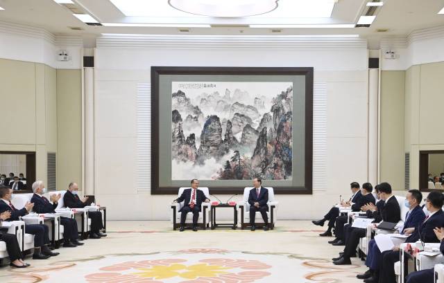 黄坤明王伟中会见香港中华总商会访问团