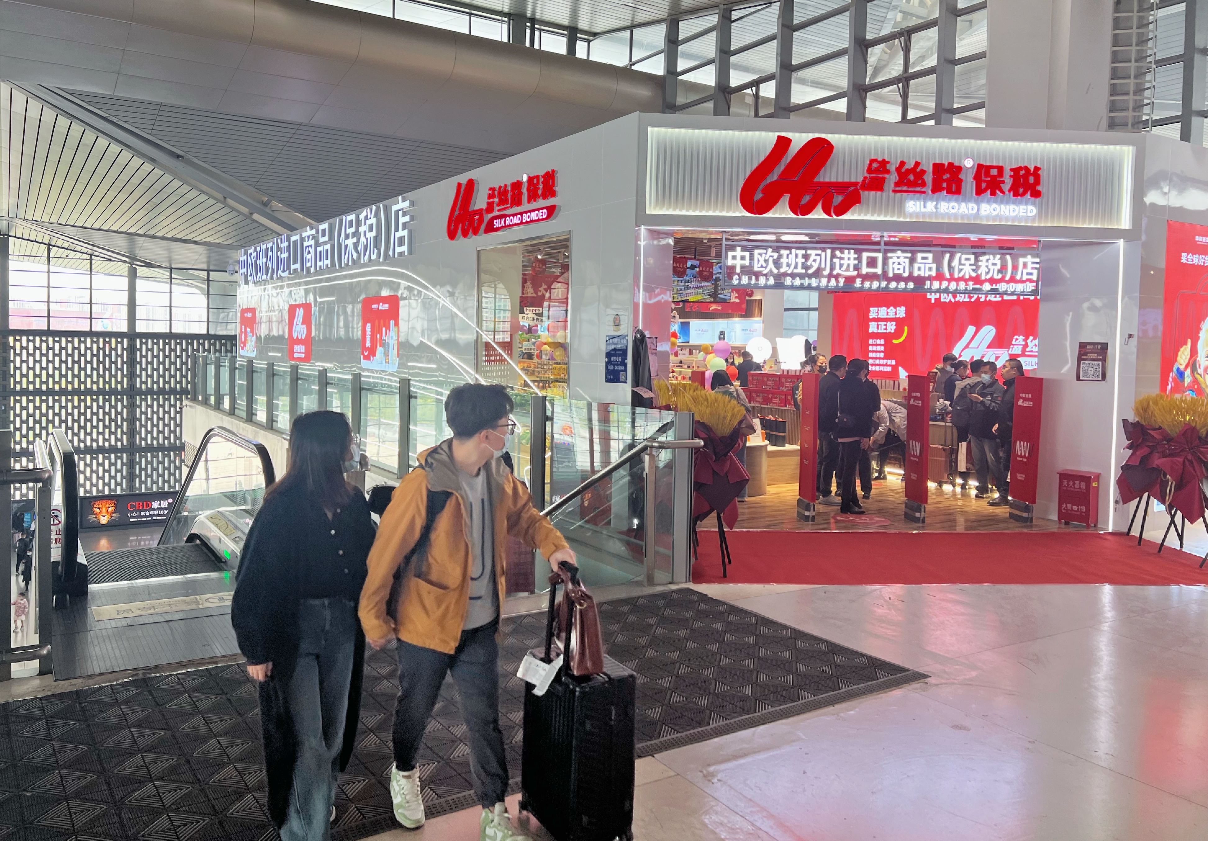 中欧班列进口商品超市新闻报道,中欧班列进口商品保税店正品吗