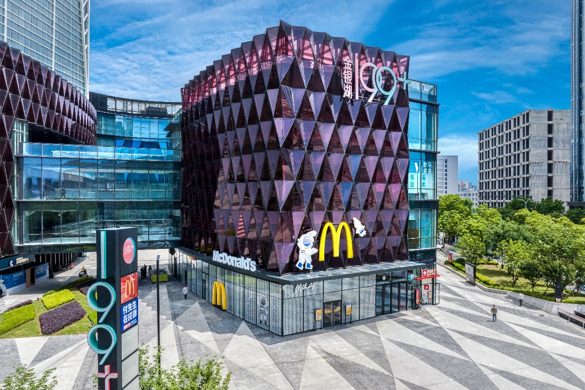 麦当劳全国首家太空亲子餐厅,武汉首家麦当劳