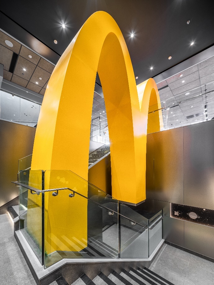 麦当劳全国首家太空亲子餐厅,武汉首家麦当劳