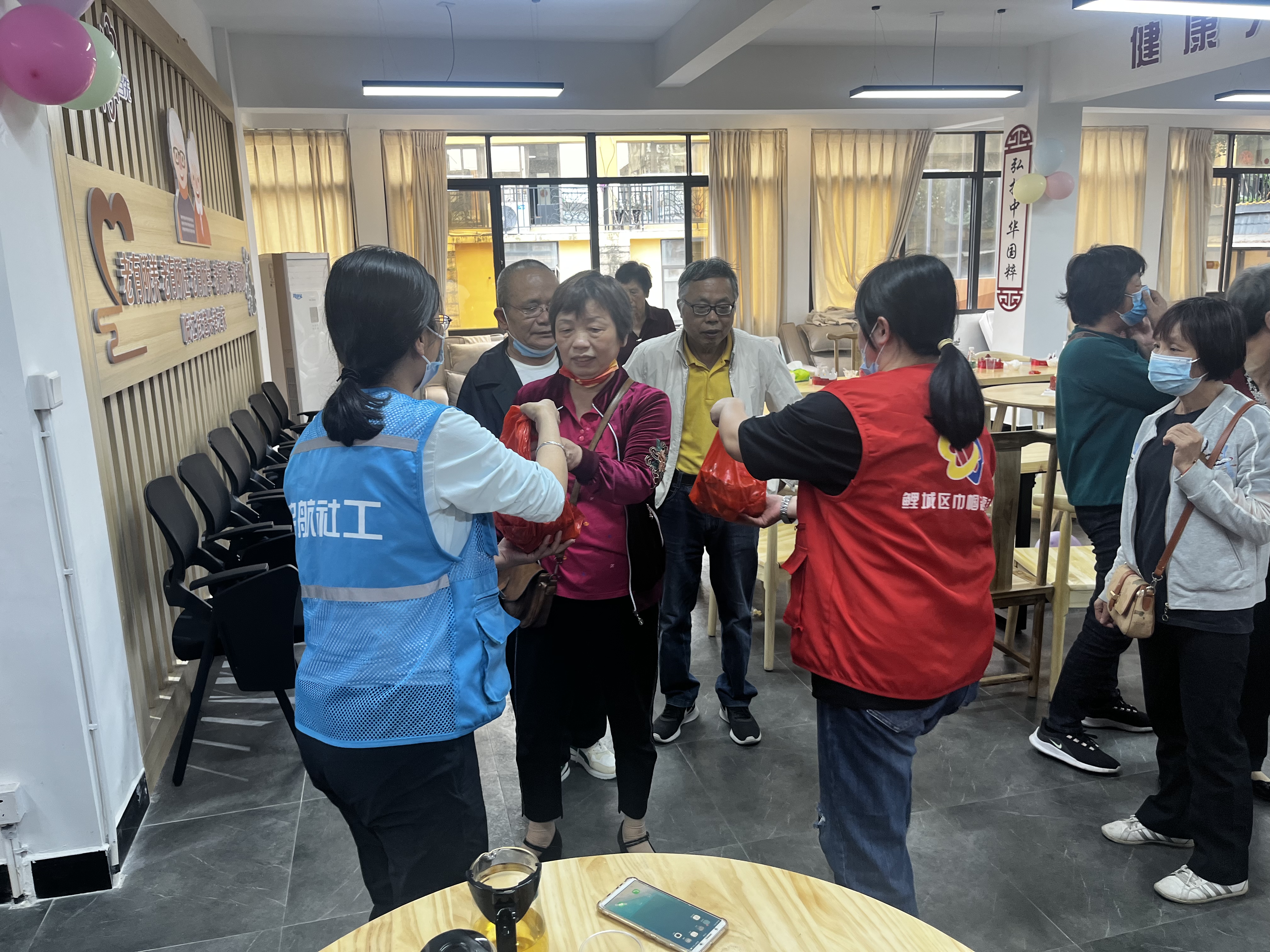 社区为老年人举办的集体生日,社区为老年人搞三季度集体生日会