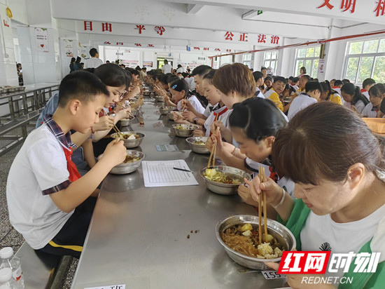 携手共育助力成长家长会,携手相伴见证成长家长会展板