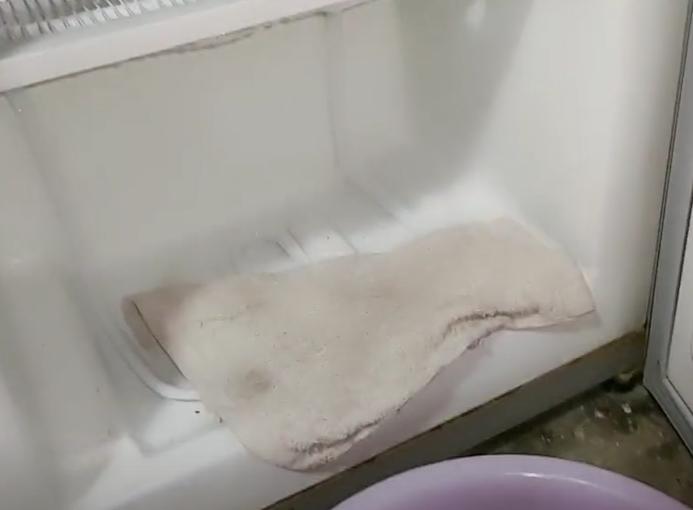 冰箱结冰太厚只需一招立马脱落,冰箱结冰怎么铲掉