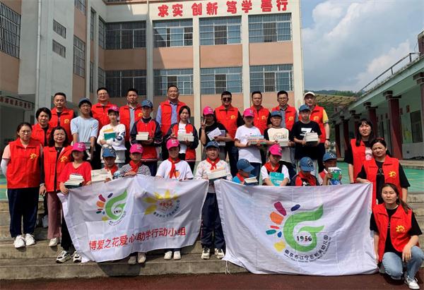 爱心公益行走进乡村,博爱之花