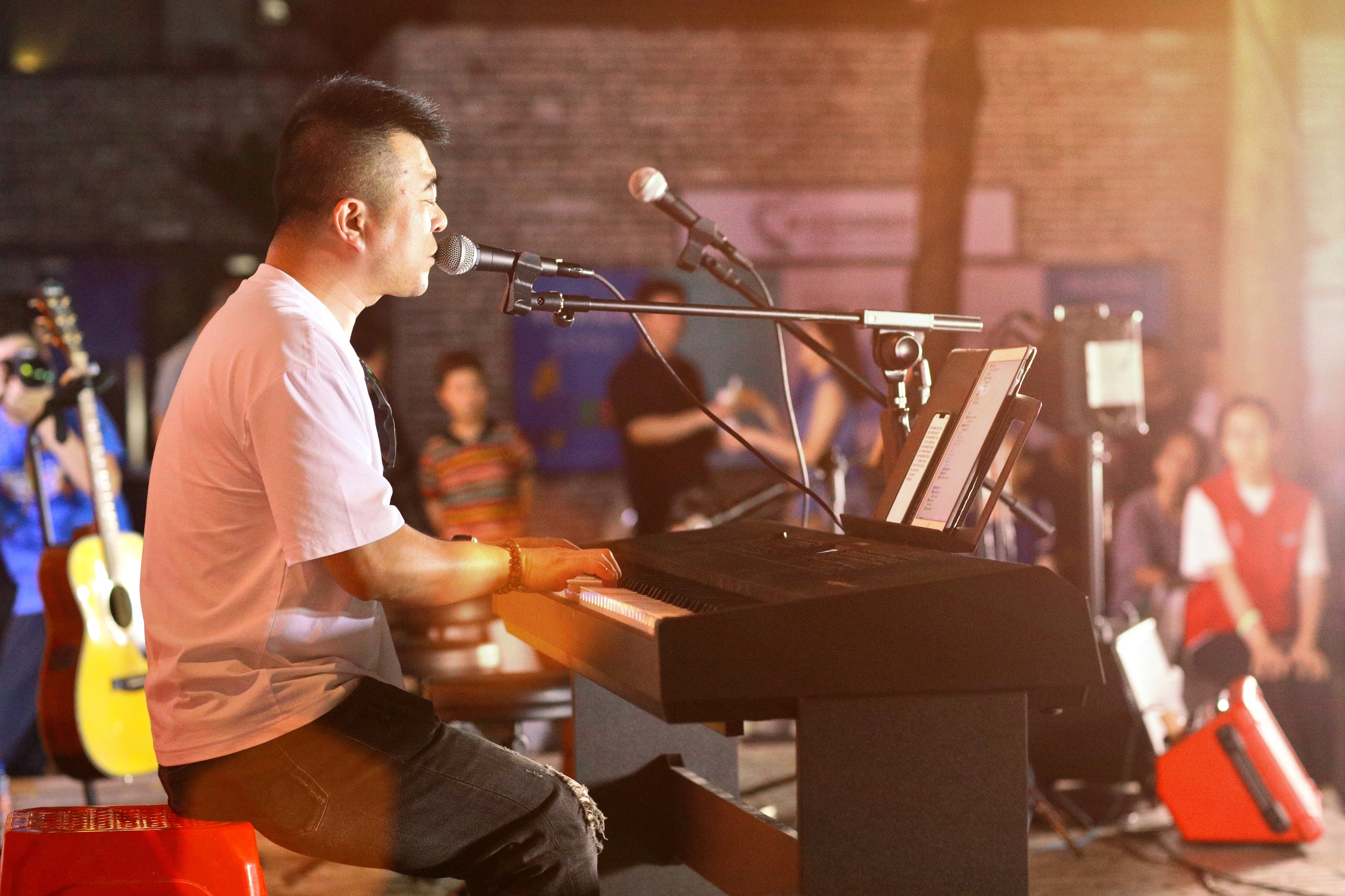 南山夜未央丨篮球“源力”拦不住，古城夜泛新乐声