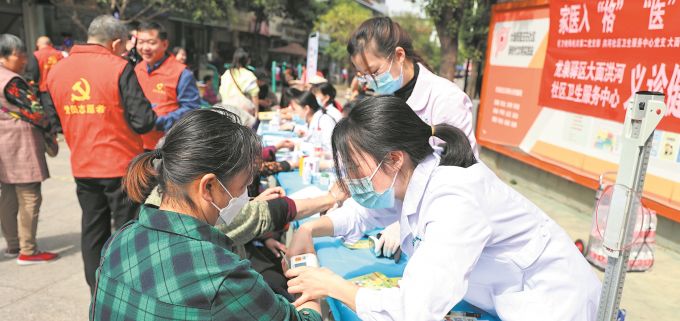 家庭医生入“网”居民健康满“格”龙泉驿区首个微网格家庭医生服务点正式投用