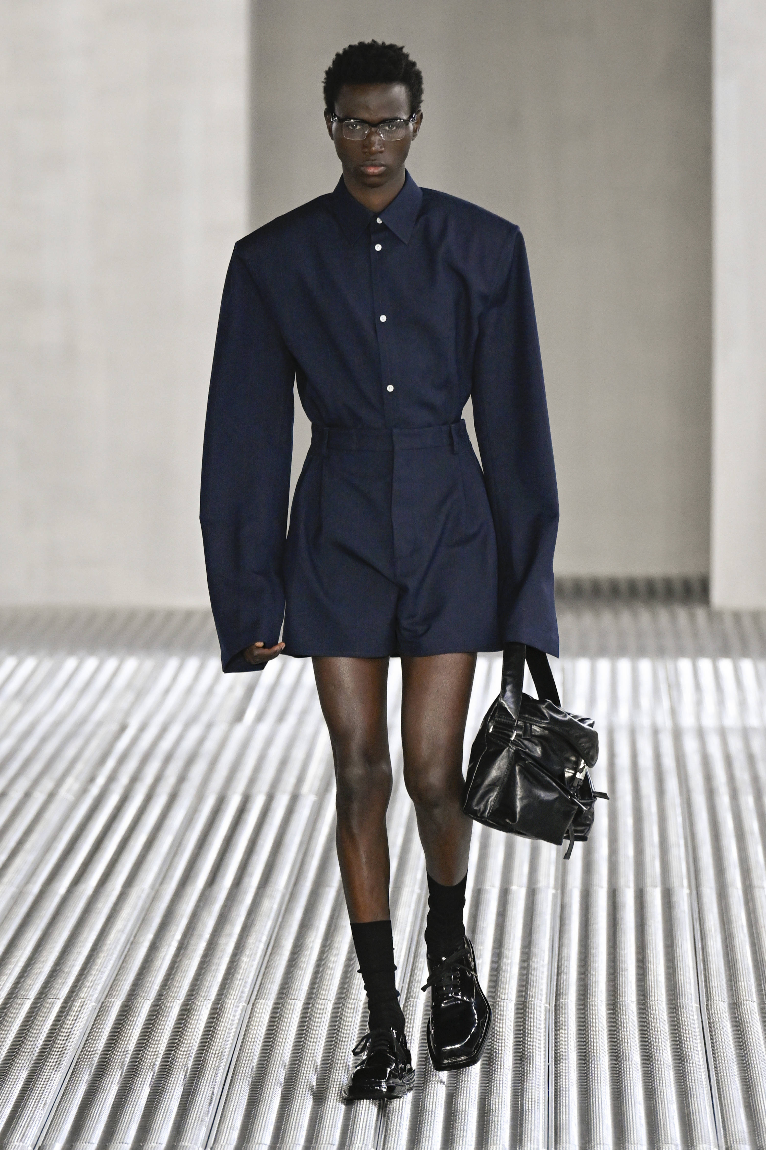 米兰时装普拉达,普拉达2023秋冬男装时装秀