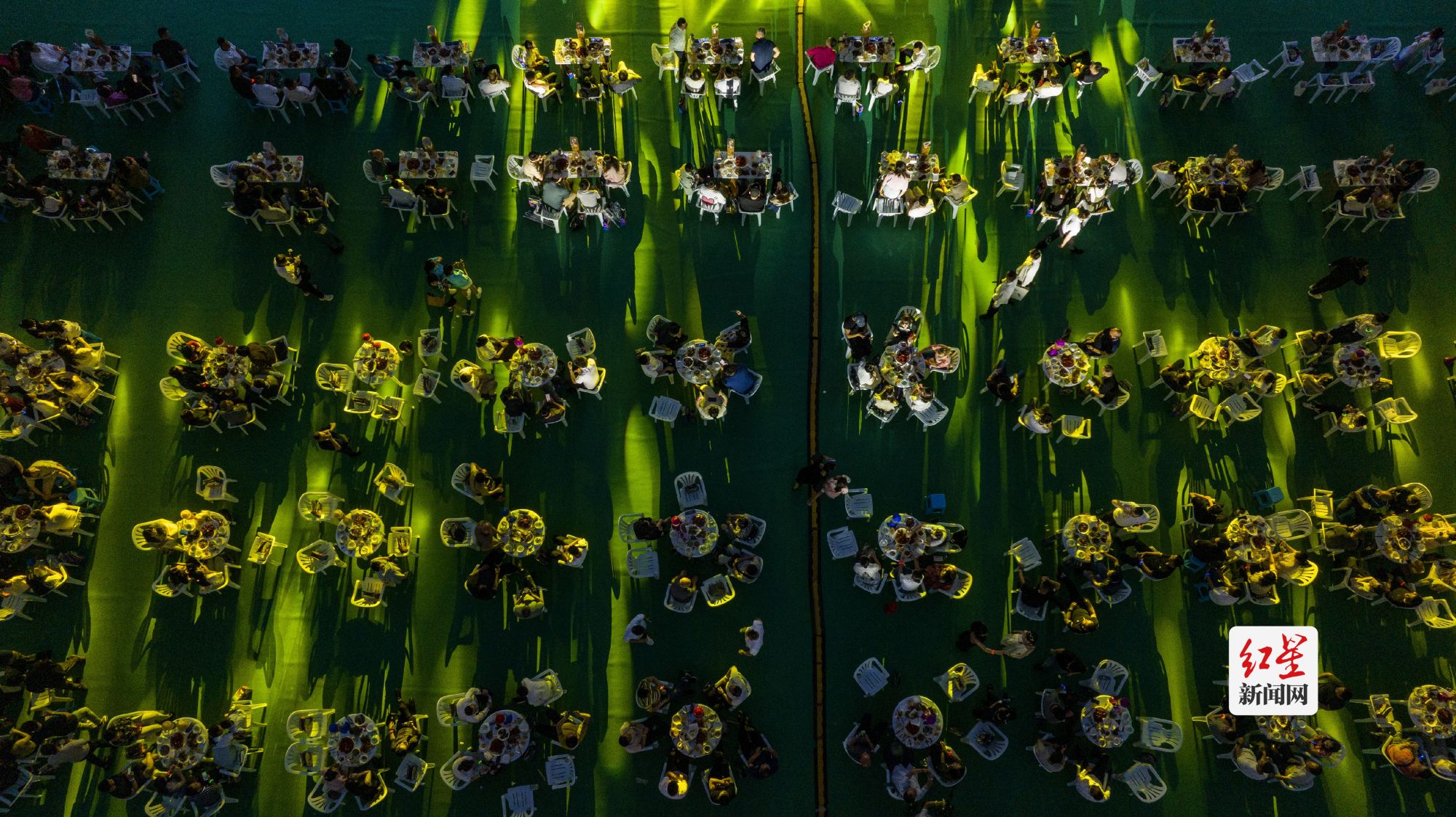 升腾城市烟火气释放消费新活力“2023‘欢乐大运·畅享成都’音乐啤酒季暨都江堰消夏夜啤美食季”燃情启幕