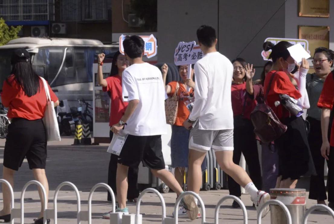 500元买个好前程？AI填志愿是高科技还是智商税？