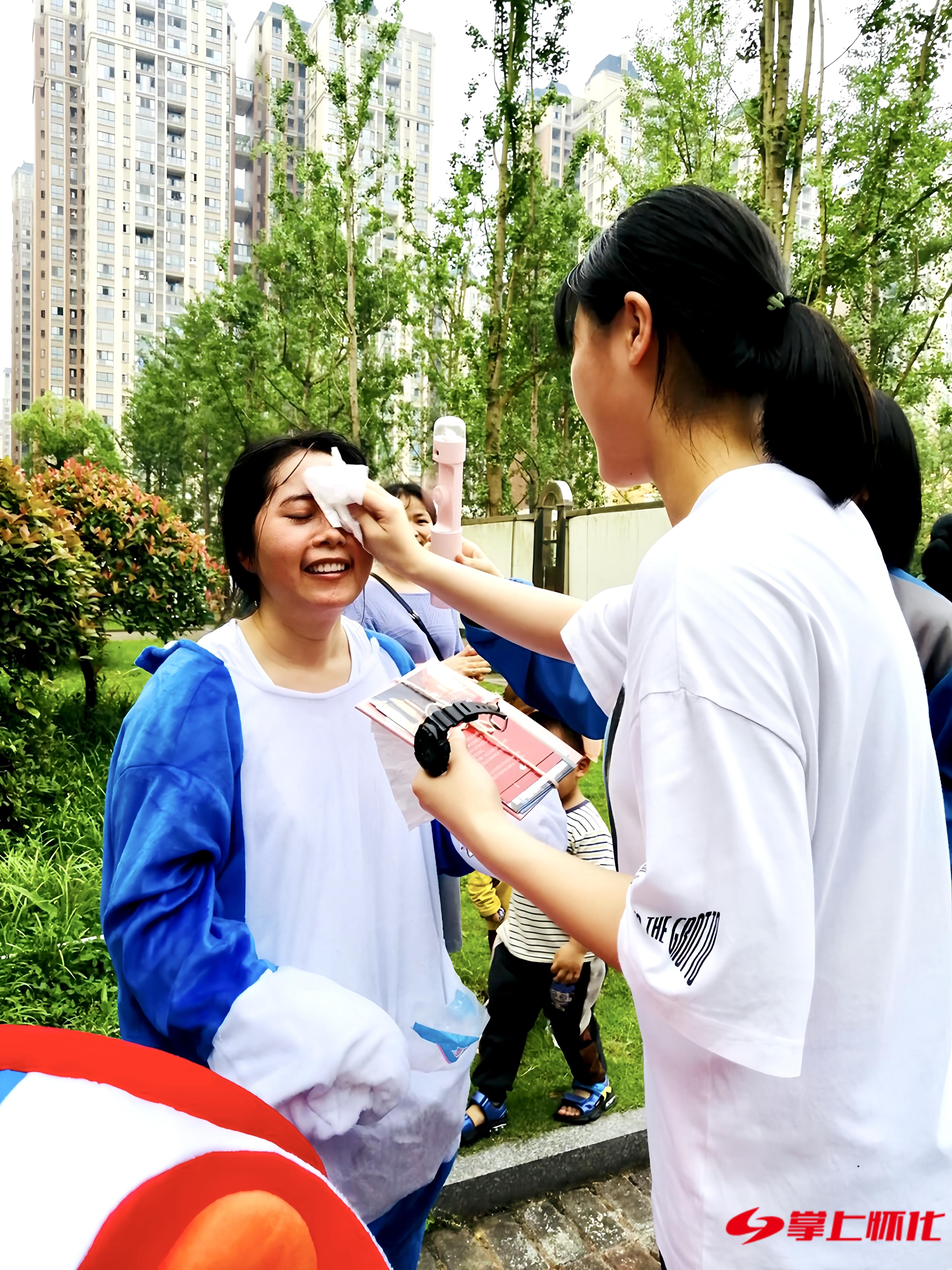 将阳光播撒在青春的“心田”——记怀化市湖天中学心理教师张玉群