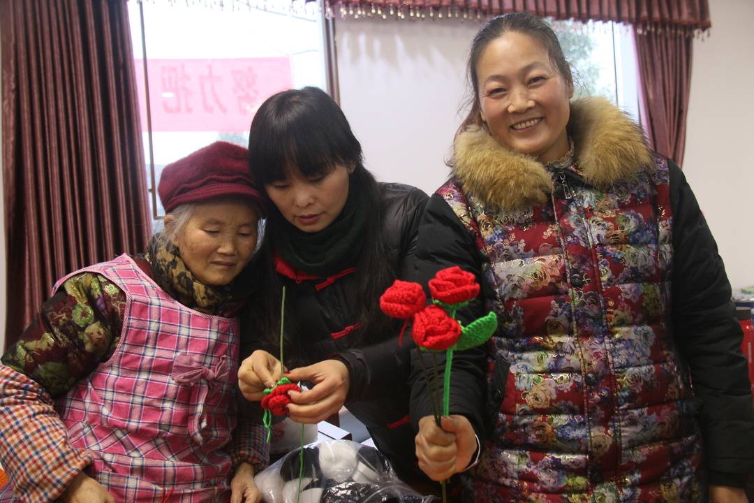 “四川好人”冯燕霞：有像程夫人的母亲，成就“程夫人”般的自己｜天府好家规