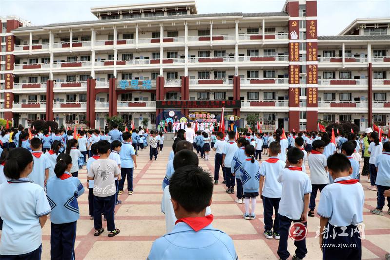 罗平县新的学校,罗平九龙中心学校